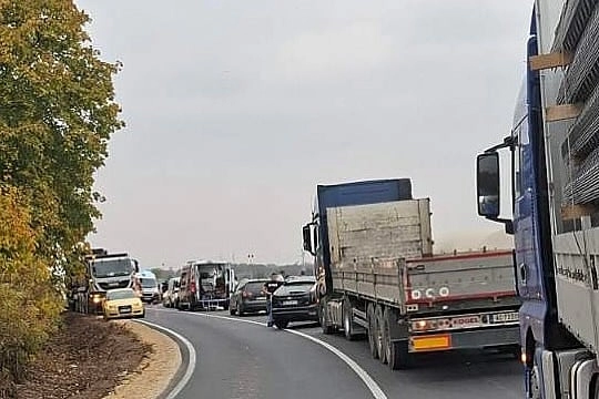 Prevrnuo se autobus u Srbiji koji je prevozio radnike: Poginule najmanje dvije osobe, ima povrijeđenih